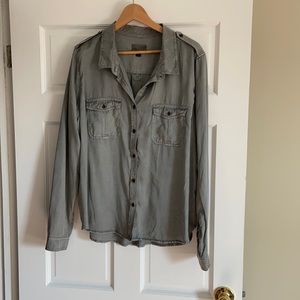 Universal Thread Button Down